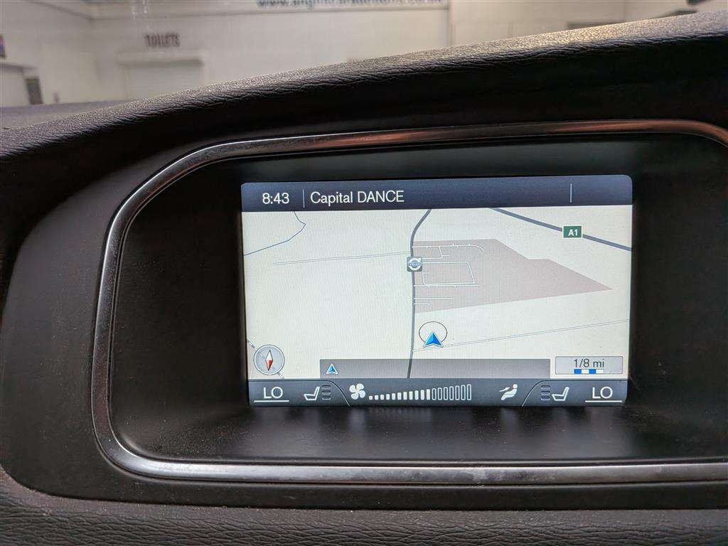 <p>2014 VOLVO V40 SE LUX NAV D2</p>