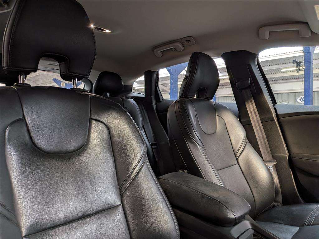 <p>2014 VOLVO V40 SE LUX NAV D2</p>