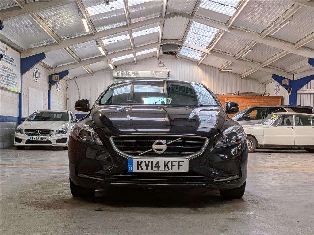 <p>2014 VOLVO V40 SE LUX NAV D2</p>
