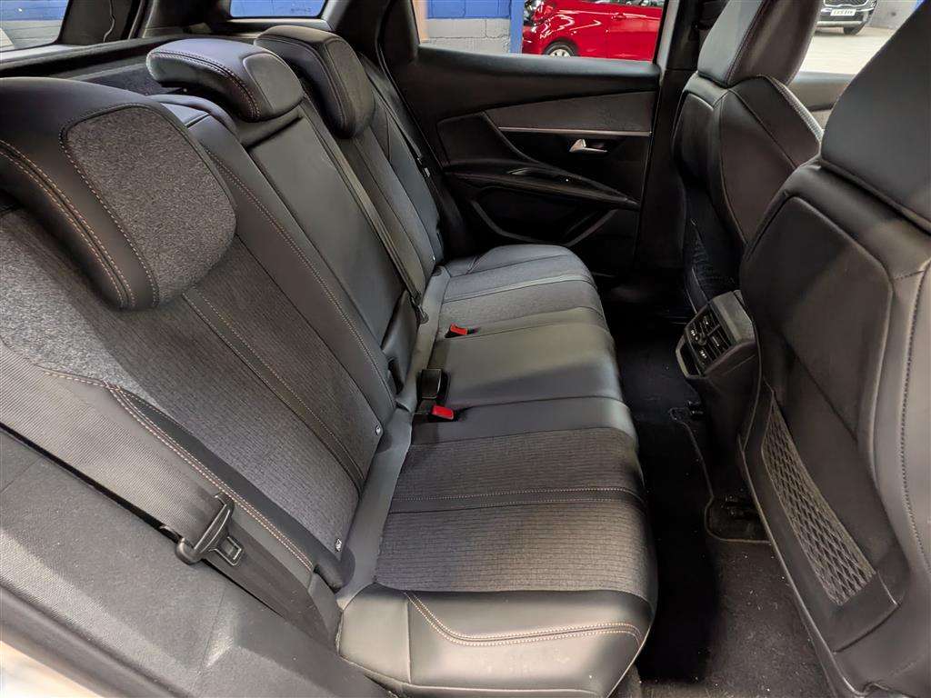 <p>2017 PEUGEOT 3008 GT LINE S/S</p>