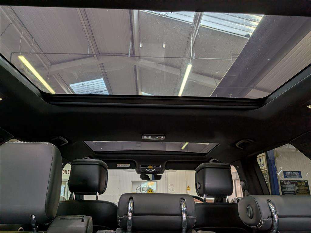 <p>2022 LAND ROVER DISCOVERY R-DYNAM HSE D M</p>