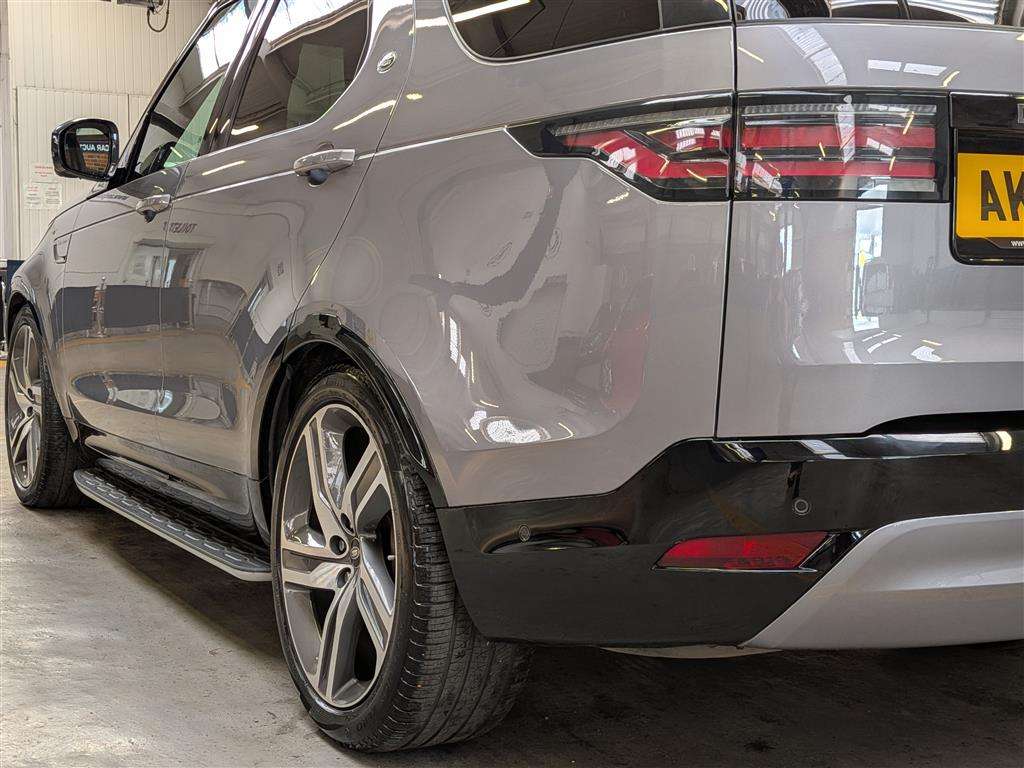 <p>2022 LAND ROVER DISCOVERY R-DYNAM HSE D M</p>