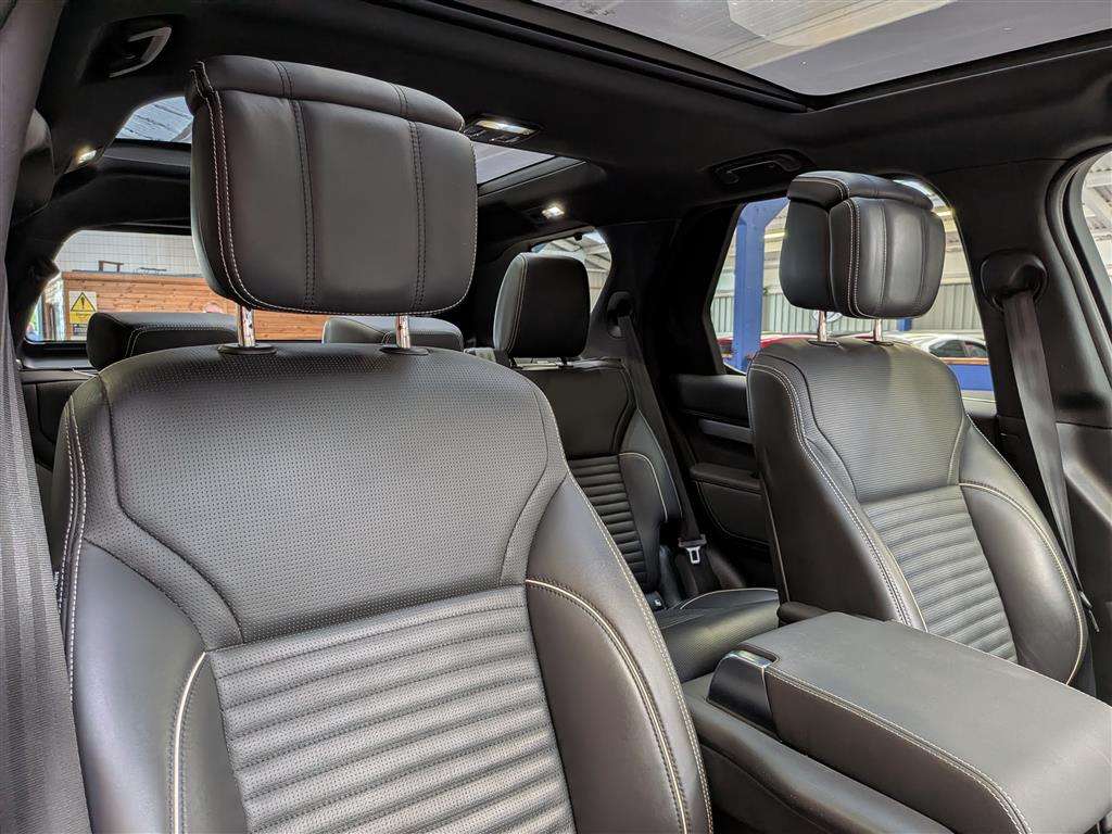 <p>2022 LAND ROVER DISCOVERY R-DYNAM HSE D M</p>