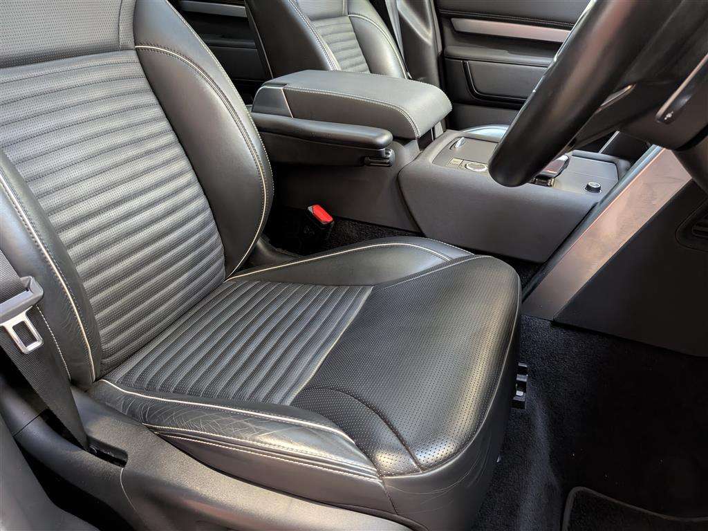 <p>2022 LAND ROVER DISCOVERY R-DYNAM HSE D M</p>