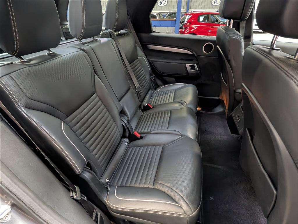 <p>2022 LAND ROVER DISCOVERY R-DYNAM HSE D M</p>