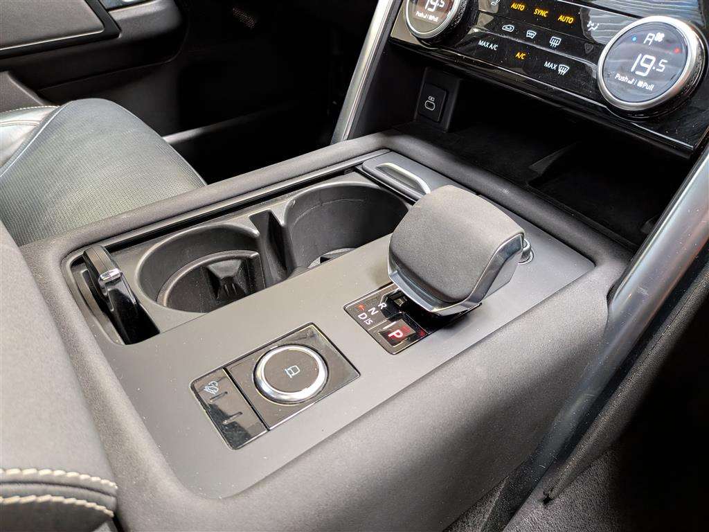 <p>2022 LAND ROVER DISCOVERY R-DYNAM HSE D M</p>
