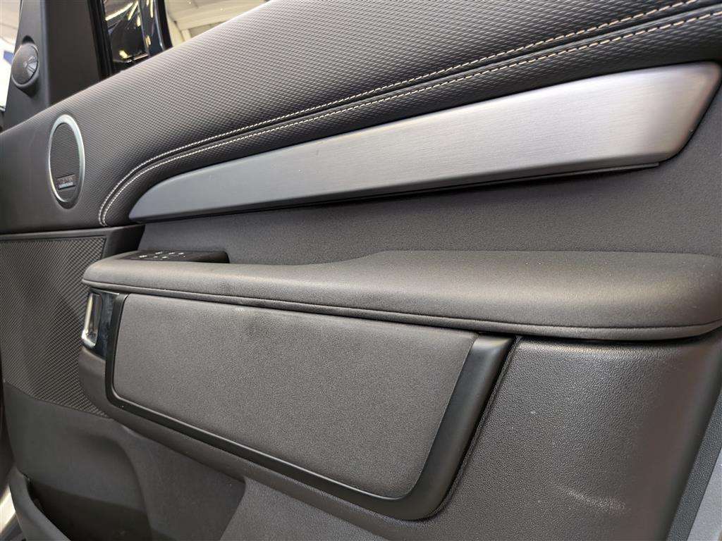 <p>2022 LAND ROVER DISCOVERY R-DYNAM HSE D M</p>