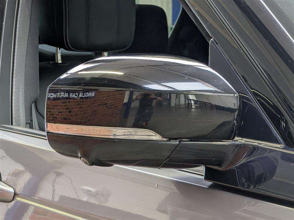 <p>2022 LAND ROVER DISCOVERY R-DYNAM HSE D M</p>