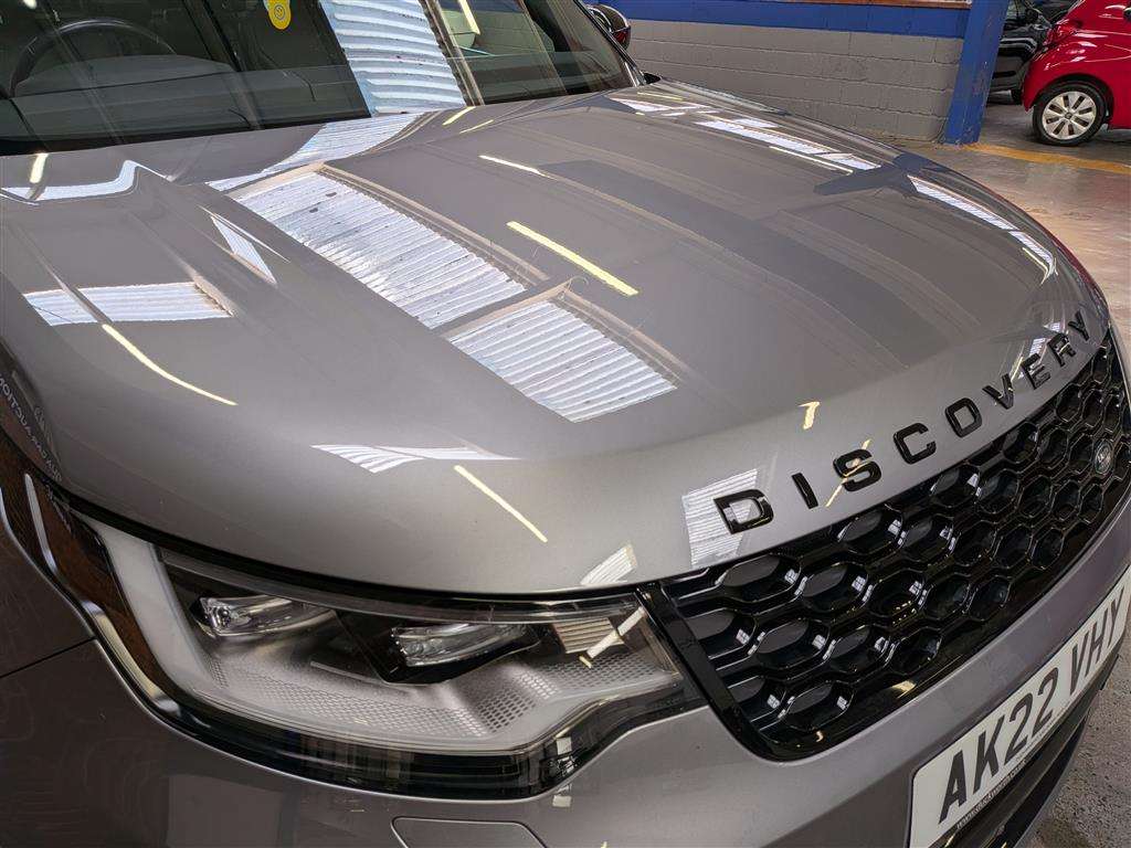 <p>2022 LAND ROVER DISCOVERY R-DYNAM HSE D M</p>