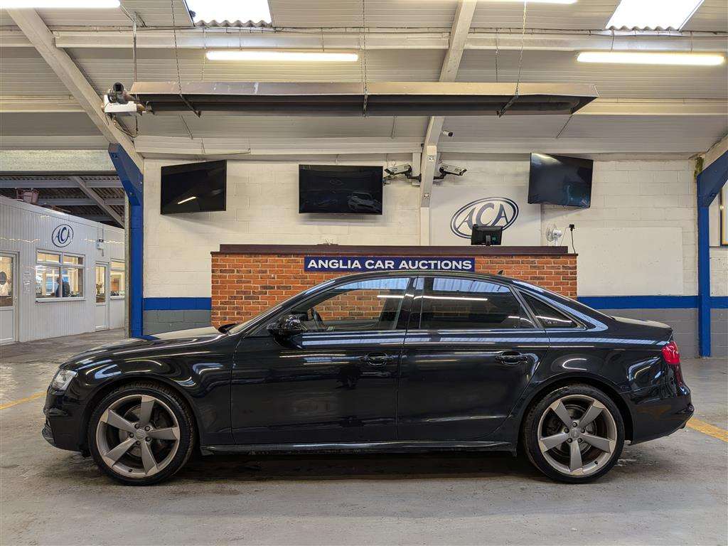<p>2013 AUDI A4 S LINE BLACK ED TFSI Q</p>