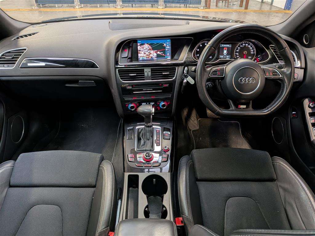 <p>2013 AUDI A4 S LINE BLACK ED TFSI Q</p>