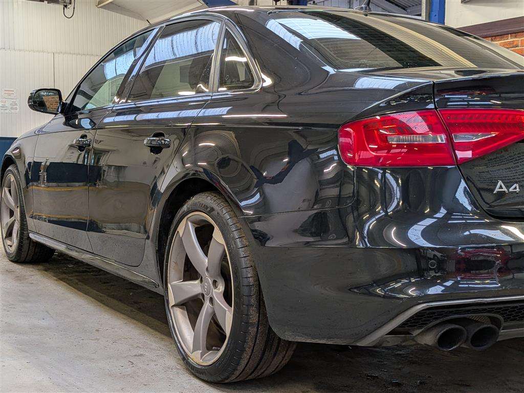 <p>2013 AUDI A4 S LINE BLACK ED TFSI Q</p>