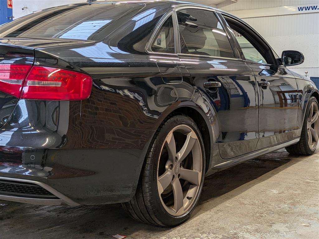 <p>2013 AUDI A4 S LINE BLACK ED TFSI Q</p>