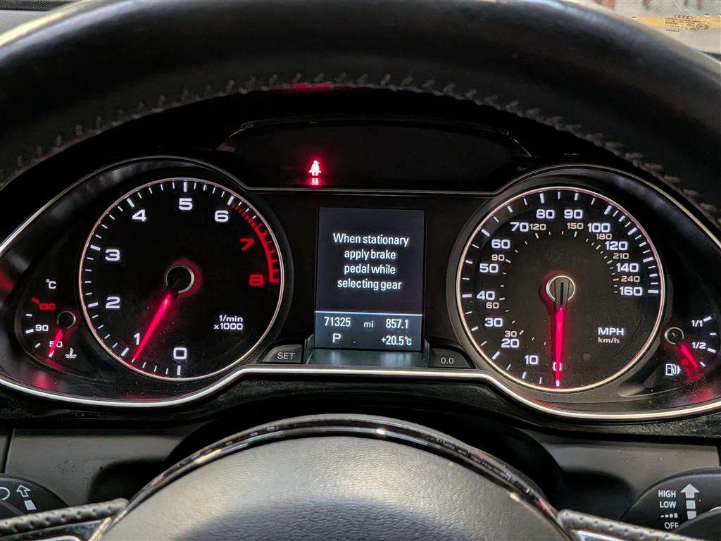 <p>2013 AUDI A4 S LINE BLACK ED TFSI Q</p>