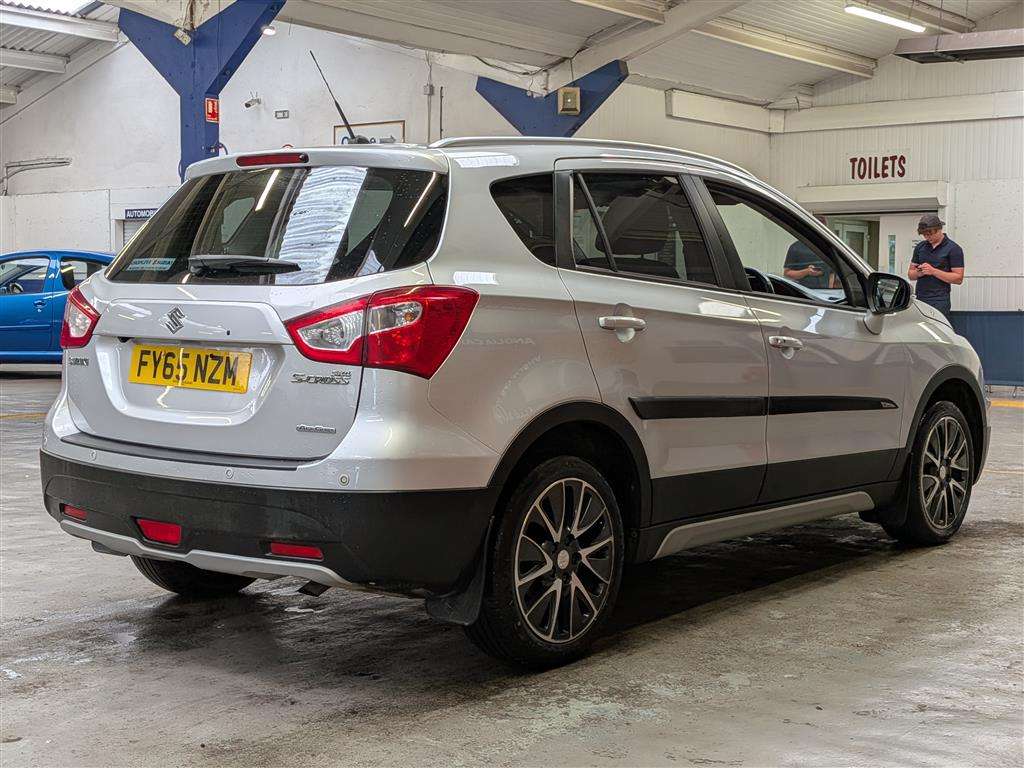<p>2015 SUZUKI SX4 S-CROSS SZ-T ALLGRIP</p>