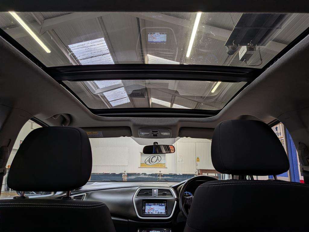<p>2015 SUZUKI SX4 S-CROSS SZ-T ALLGRIP</p>