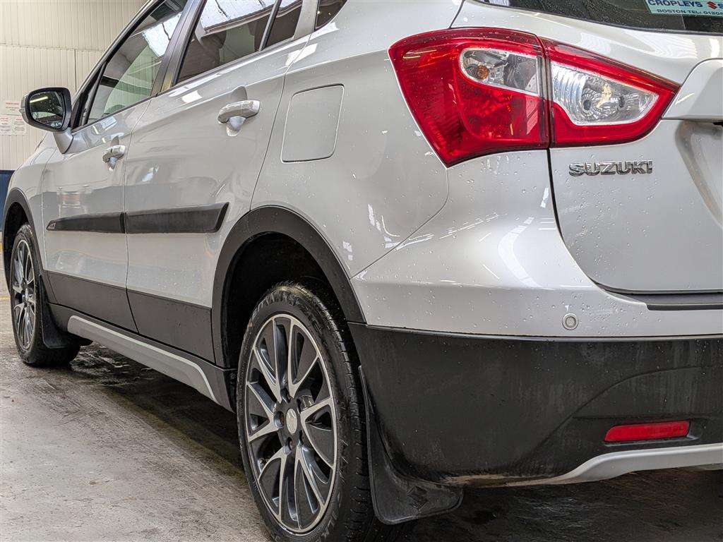 <p>2015 SUZUKI SX4 S-CROSS SZ-T ALLGRIP</p>