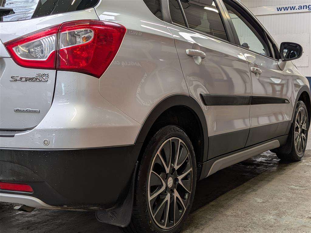 <p>2015 SUZUKI SX4 S-CROSS SZ-T ALLGRIP</p>