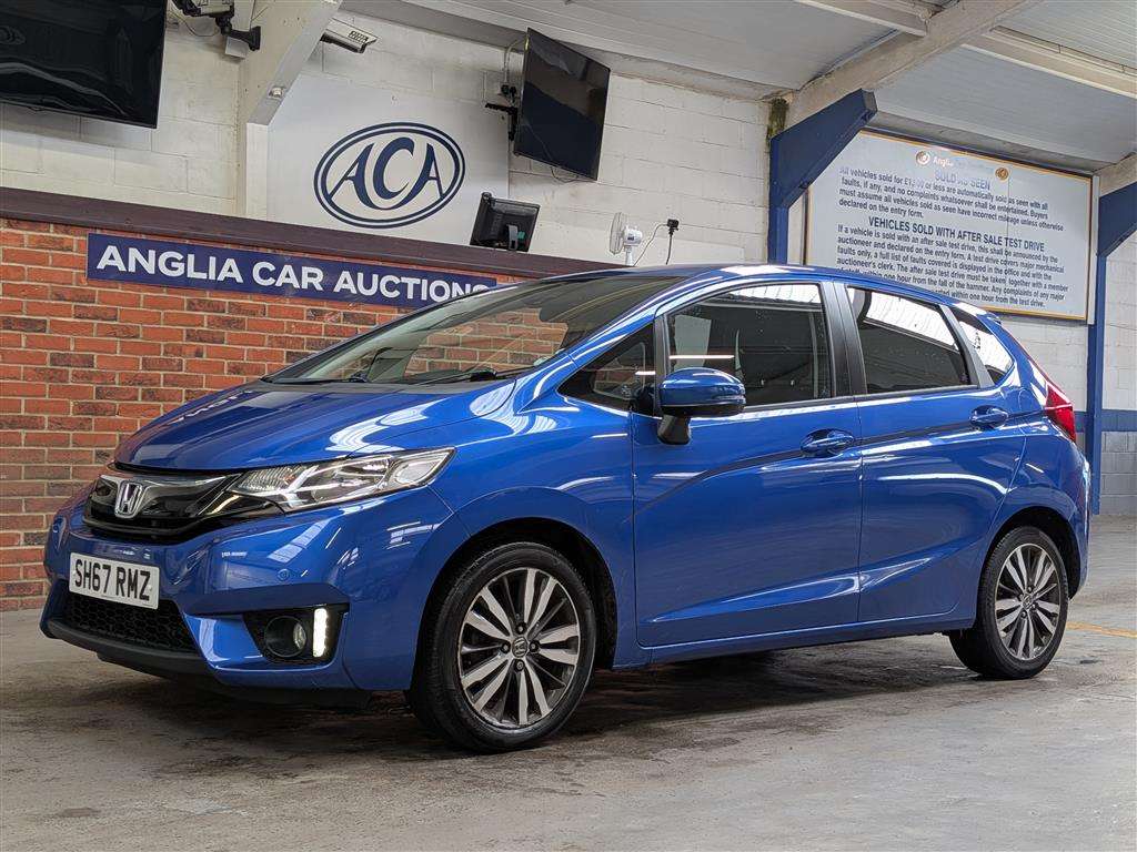 <p>2017 HONDA JAZZ EX I-VTEC CVT</p>