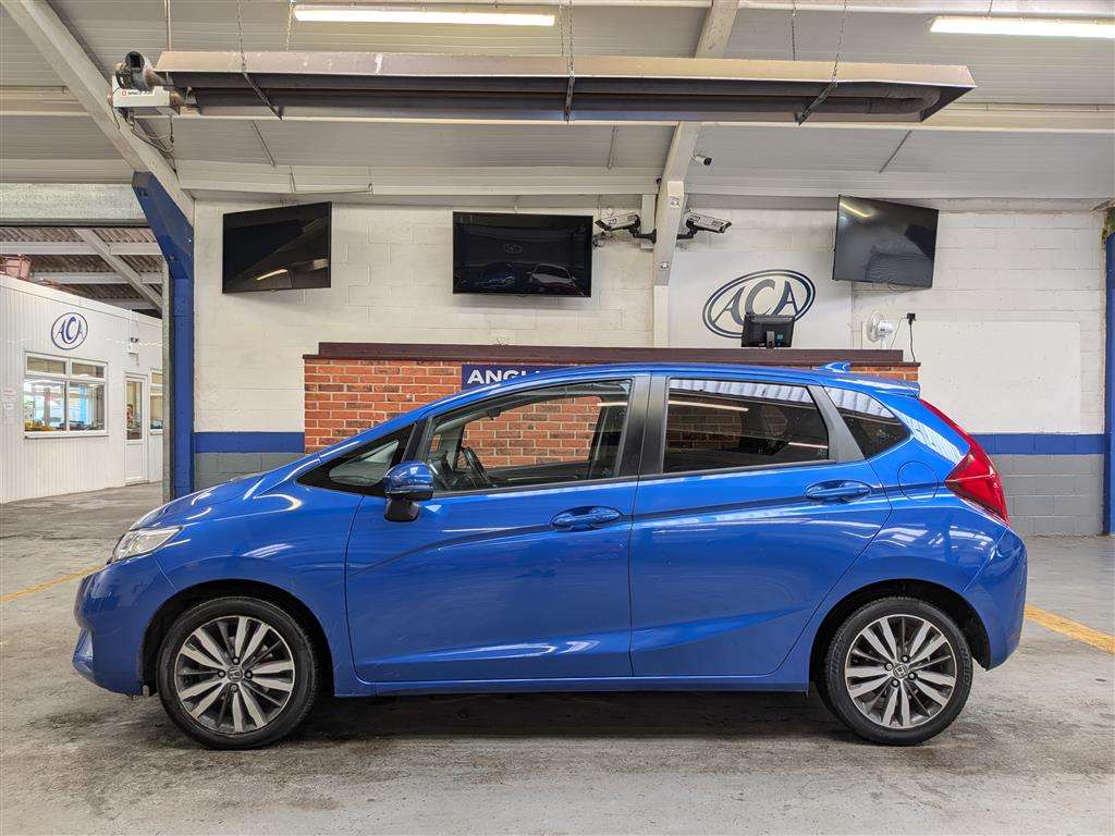 <p>2017 HONDA JAZZ EX I-VTEC CVT</p>