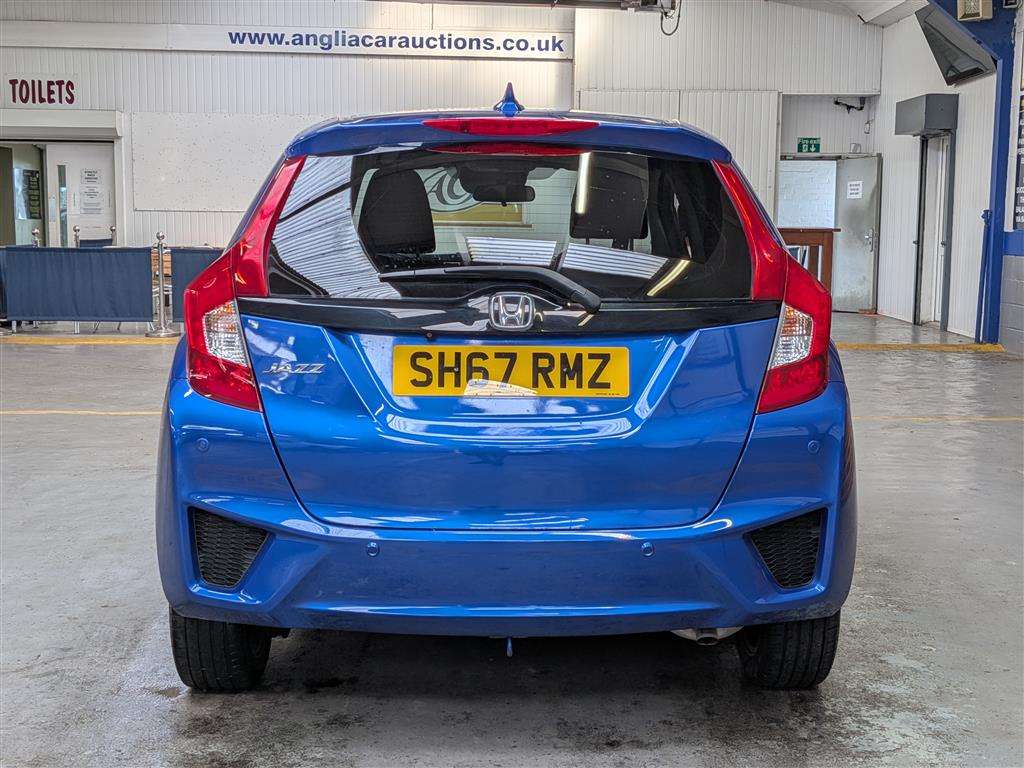<p>2017 HONDA JAZZ EX I-VTEC CVT</p>