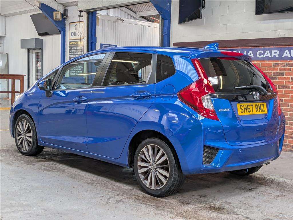 <p>2017 HONDA JAZZ EX I-VTEC CVT</p>