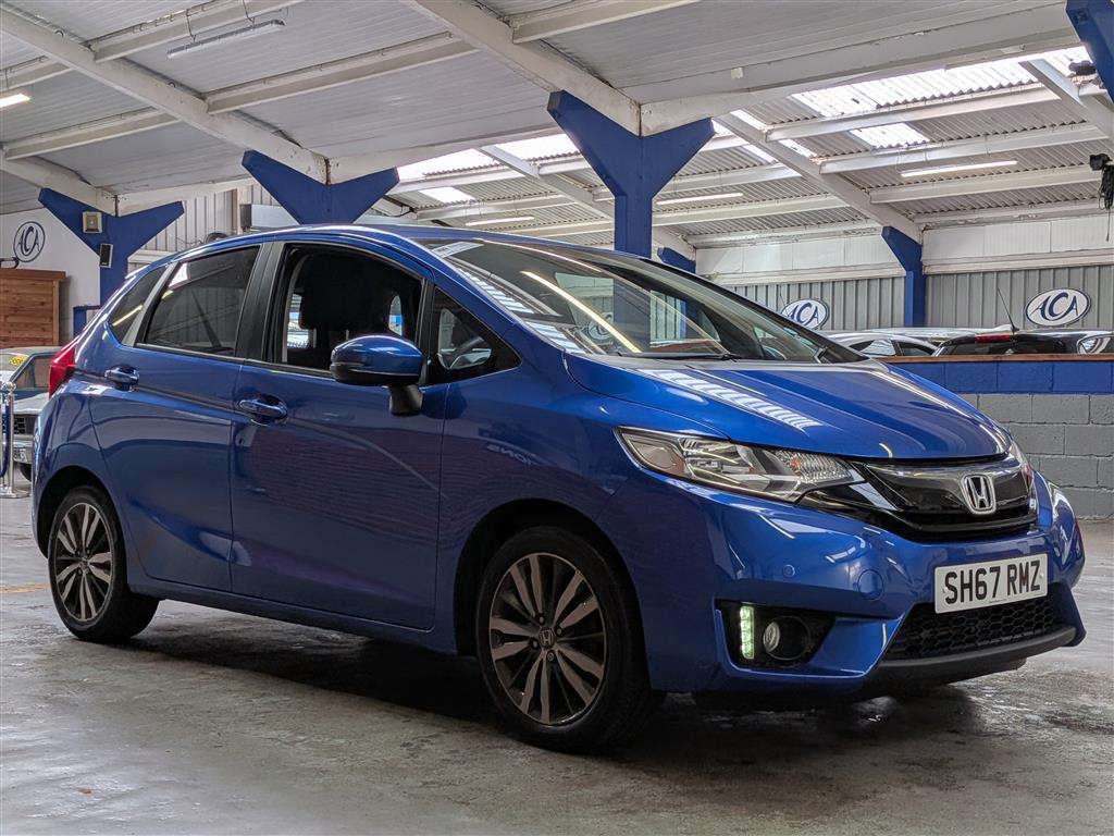 <p>2017 HONDA JAZZ EX I-VTEC CVT</p>