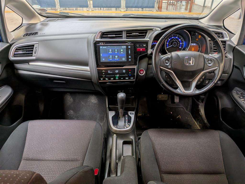 <p>2017 HONDA JAZZ EX I-VTEC CVT</p>