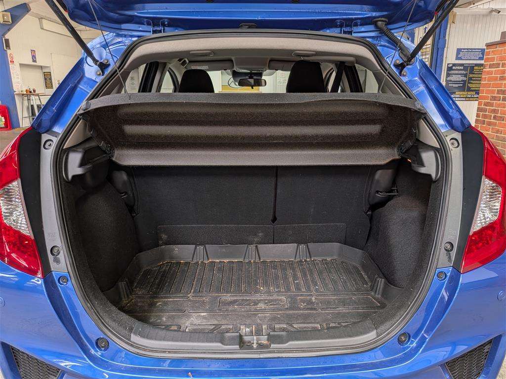 <p>2017 HONDA JAZZ EX I-VTEC CVT</p>