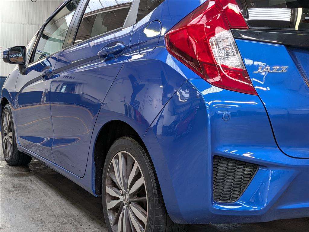 <p>2017 HONDA JAZZ EX I-VTEC CVT</p>