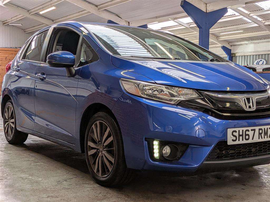 <p>2017 HONDA JAZZ EX I-VTEC CVT</p>