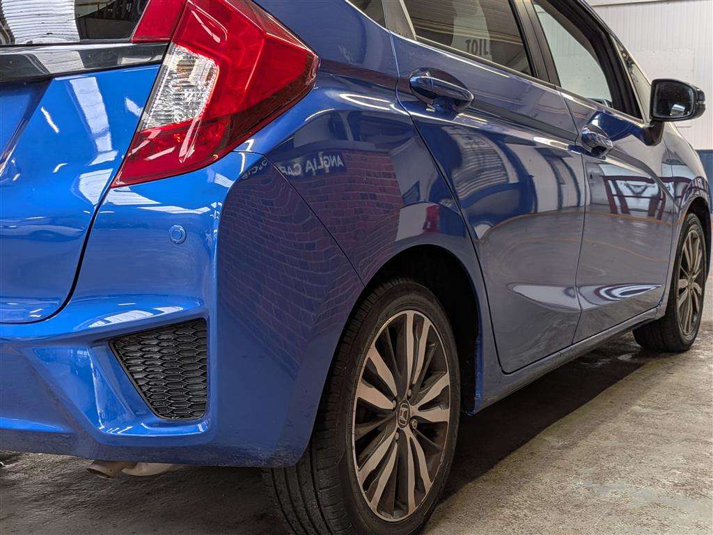 <p>2017 HONDA JAZZ EX I-VTEC CVT</p>
