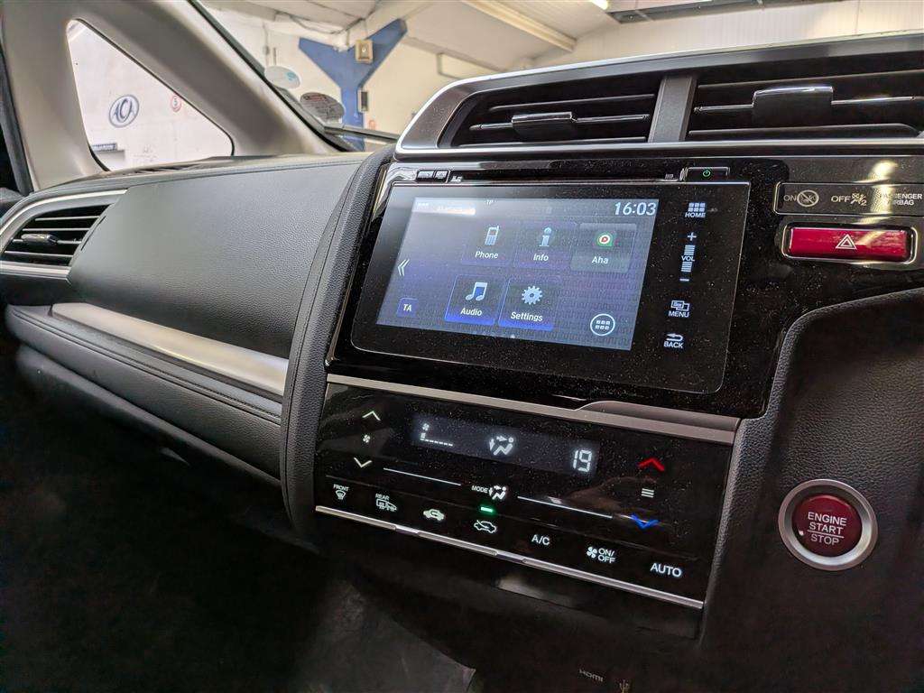 <p>2017 HONDA JAZZ EX I-VTEC CVT</p>