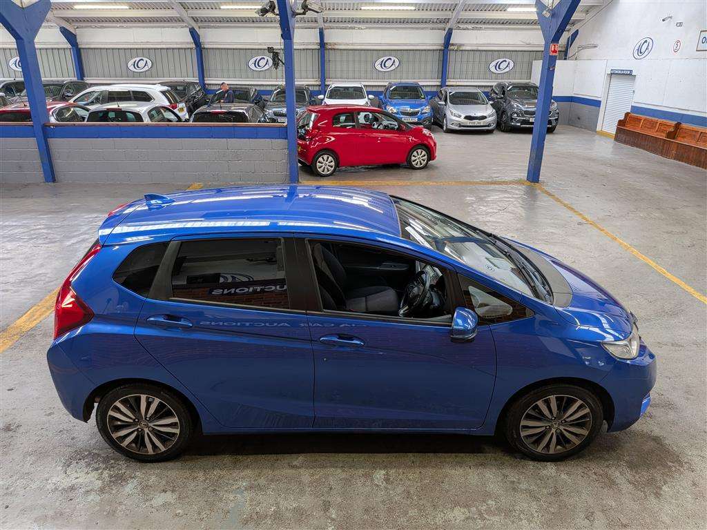 <p>2017 HONDA JAZZ EX I-VTEC CVT</p>
