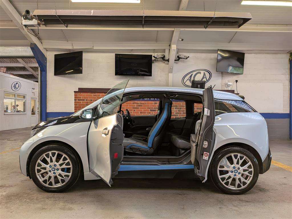 <p>2015 BMW I3</p>