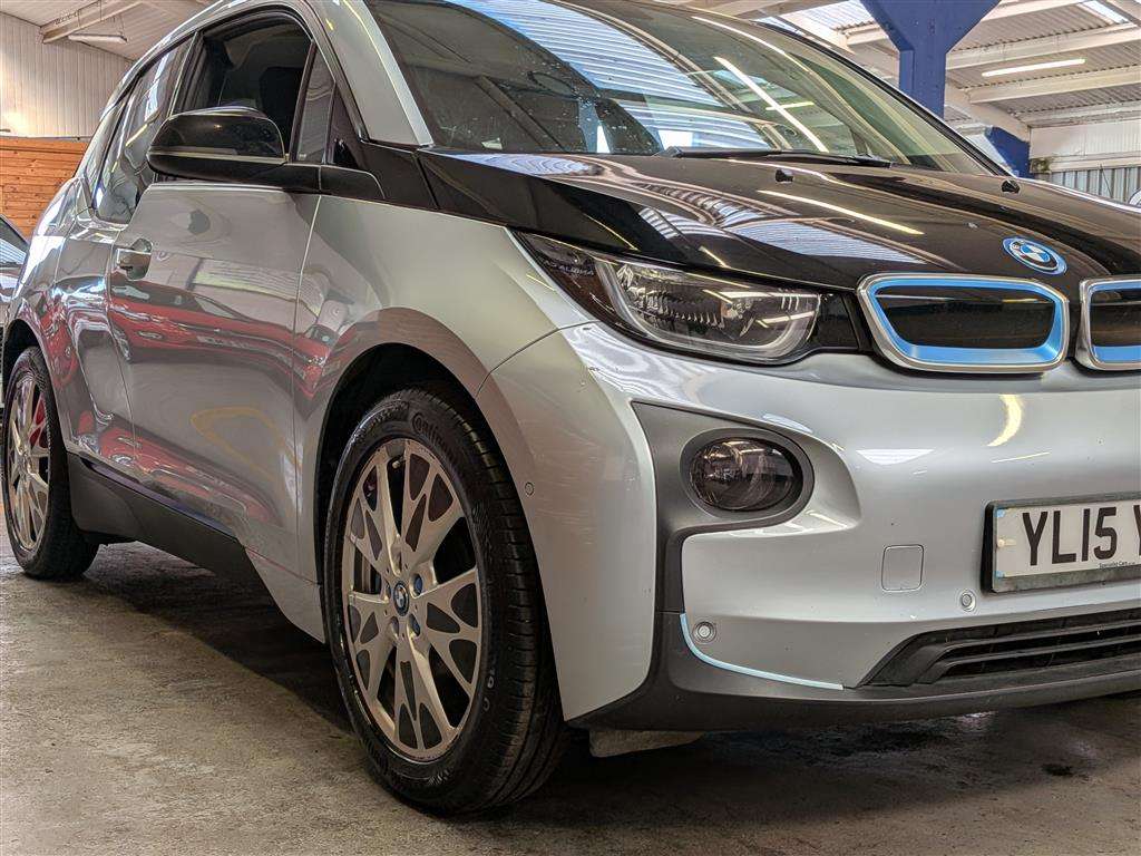 <p>2015 BMW I3</p>