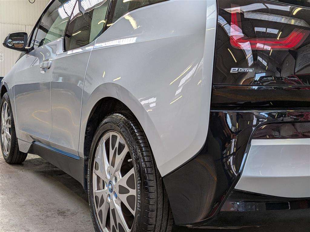 <p>2015 BMW I3</p>