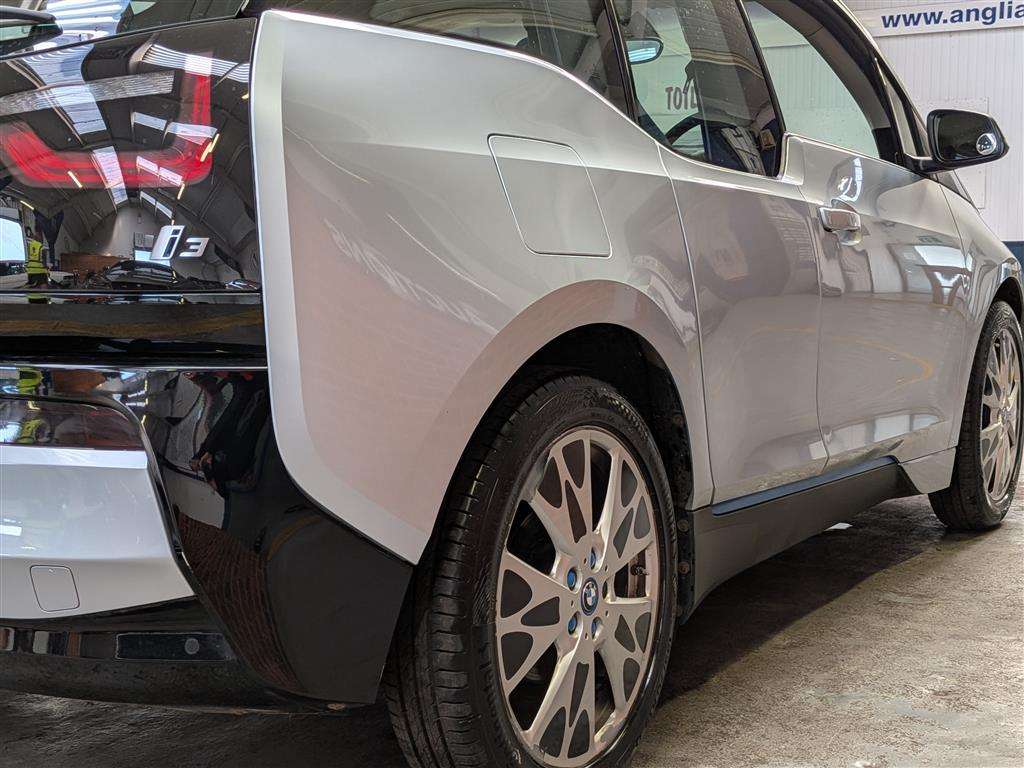 <p>2015 BMW I3</p>