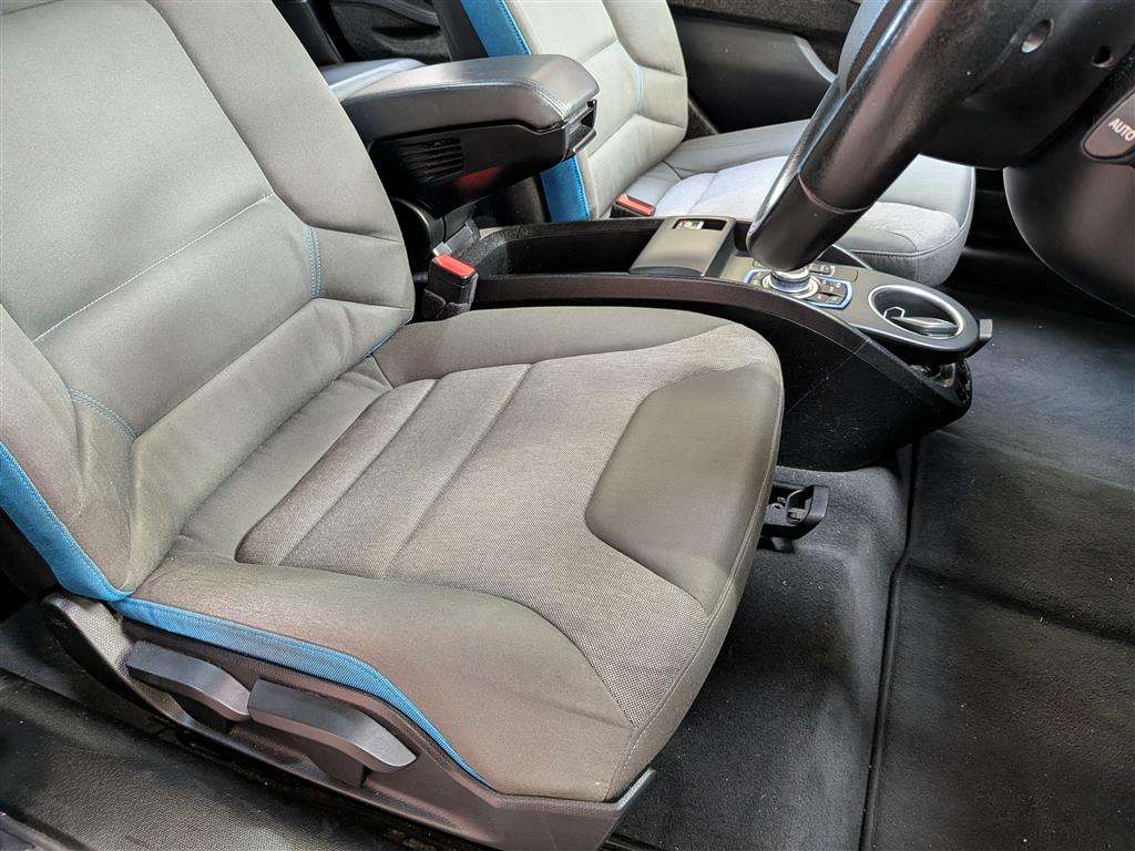 <p>2015 BMW I3</p>