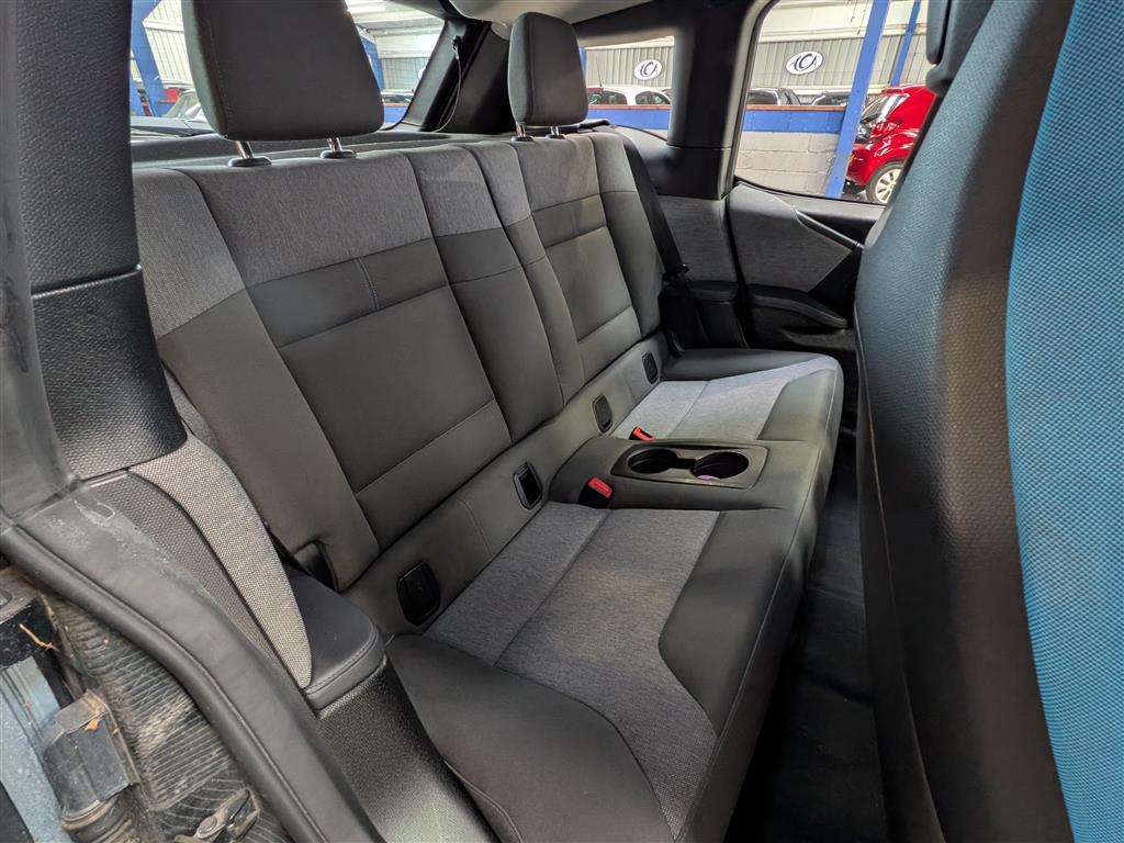 <p>2015 BMW I3</p>