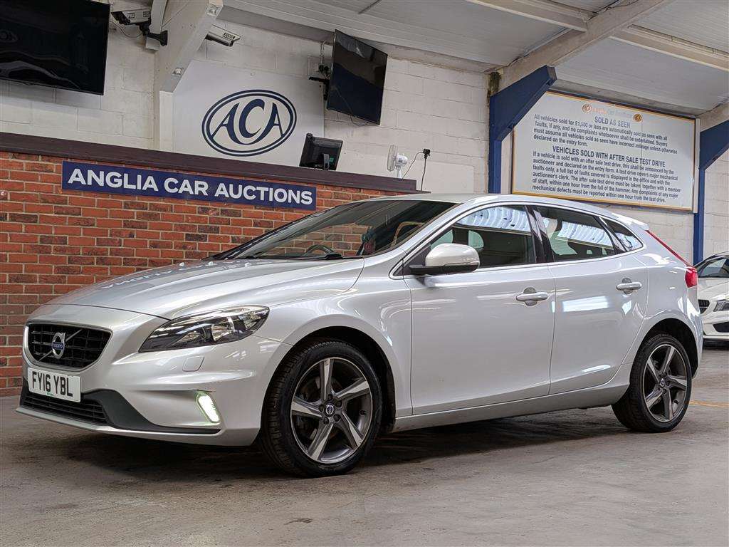 <p>2016 VOLVO V40 R-DESIGN D2</p>