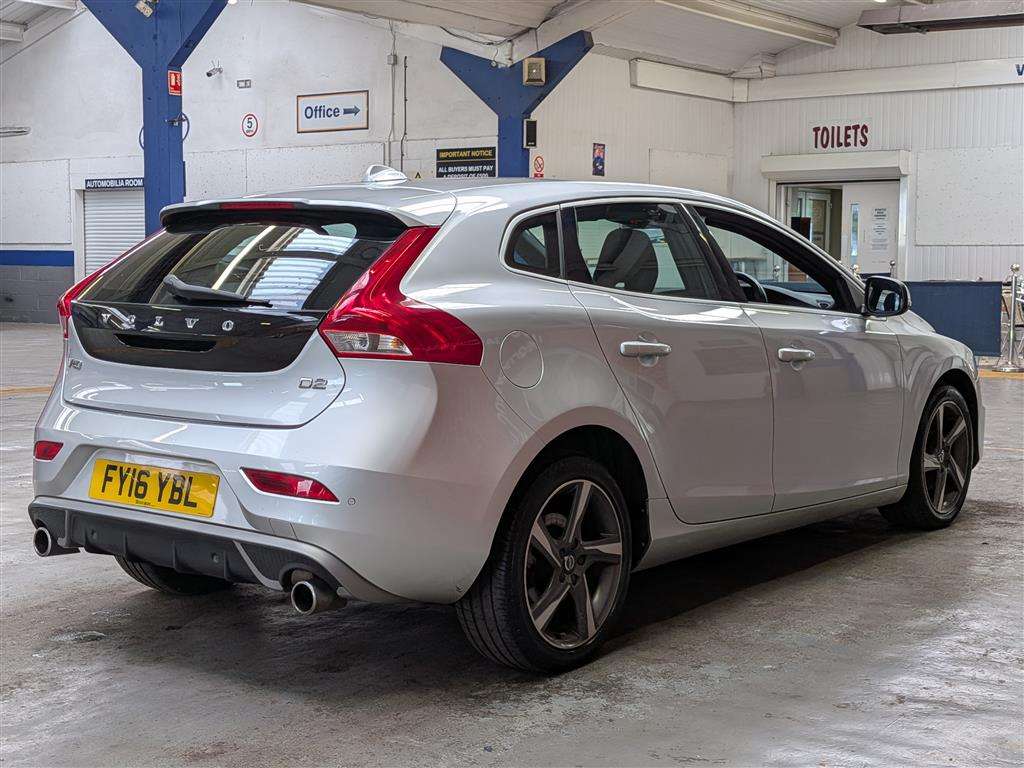 <p>2016 VOLVO V40 R-DESIGN D2</p>