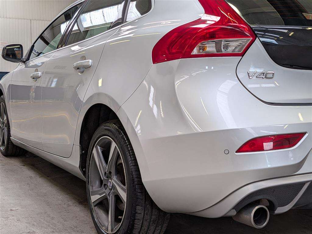 <p>2016 VOLVO V40 R-DESIGN D2</p>