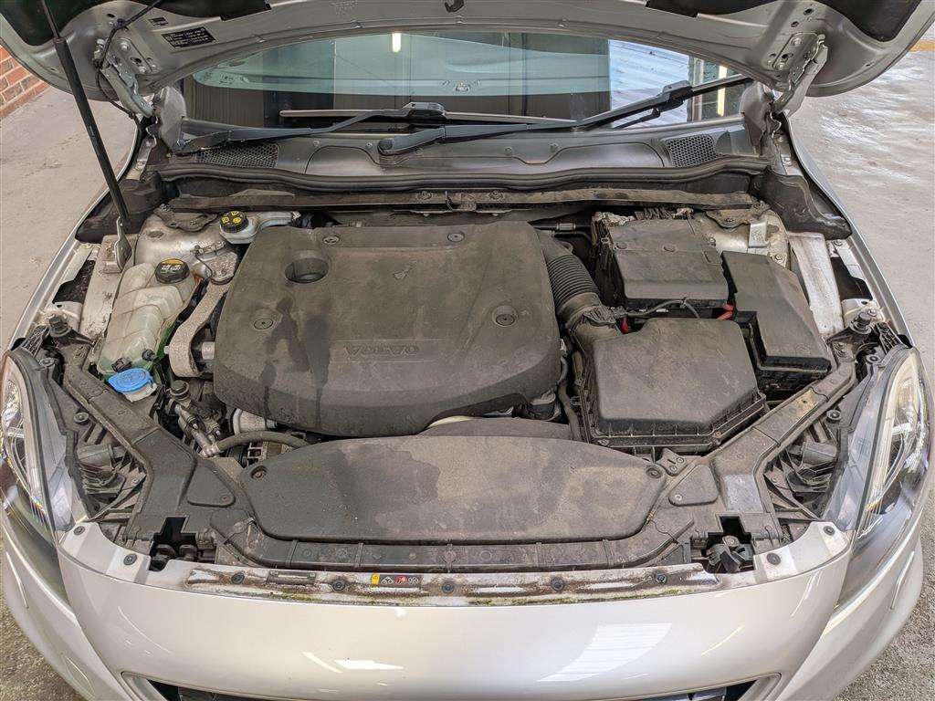 <p>2016 VOLVO V40 R-DESIGN D2</p>