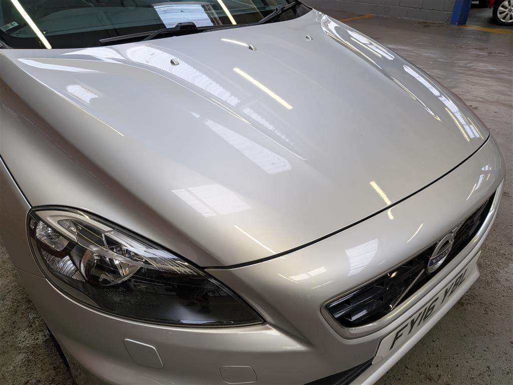 <p>2016 VOLVO V40 R-DESIGN D2</p>