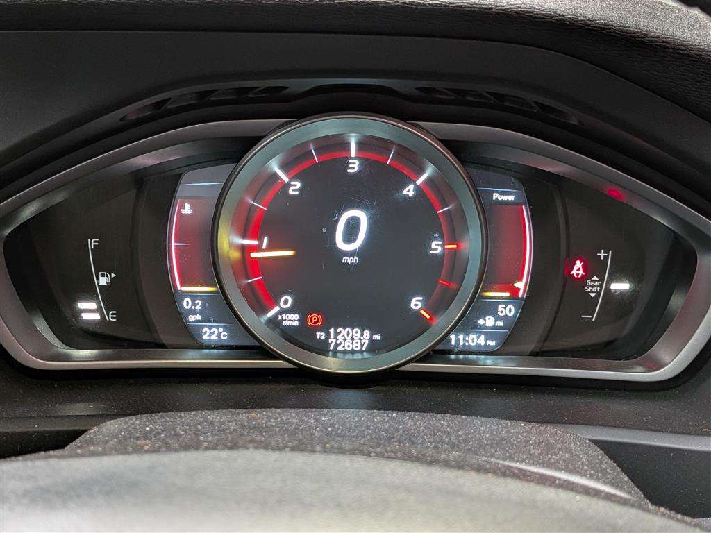 <p>2016 VOLVO V40 R-DESIGN D2</p>