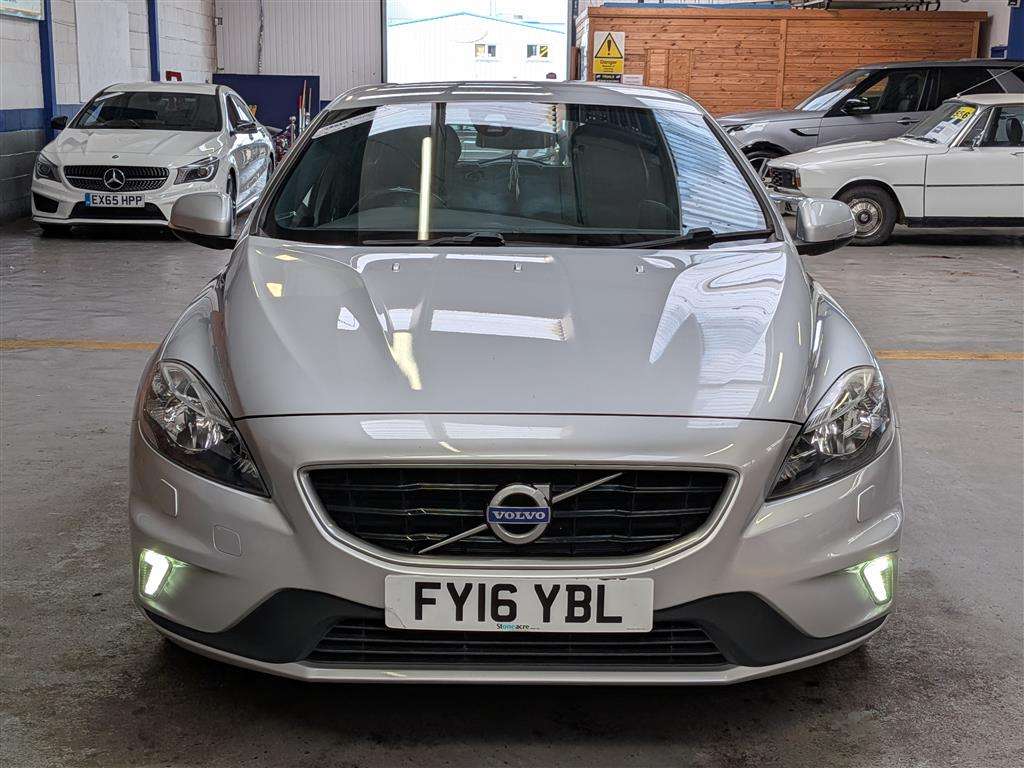 <p>2016 VOLVO V40 R-DESIGN D2</p>