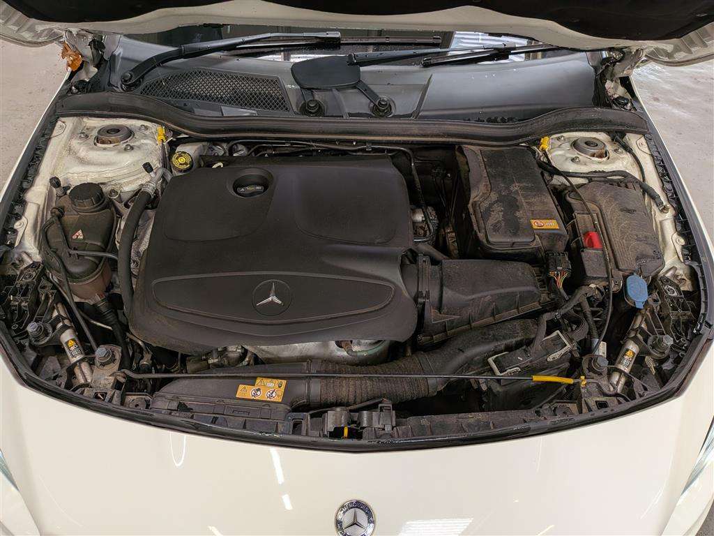 <p>2015 MERCEDES-BENZ CLA180 AMG SPORT AUTO</p>