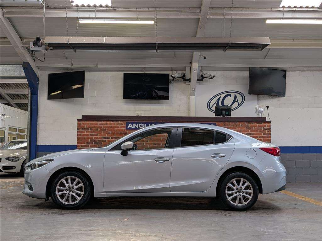 <p>2017 MAZDA 3 SE-L NAV</p>