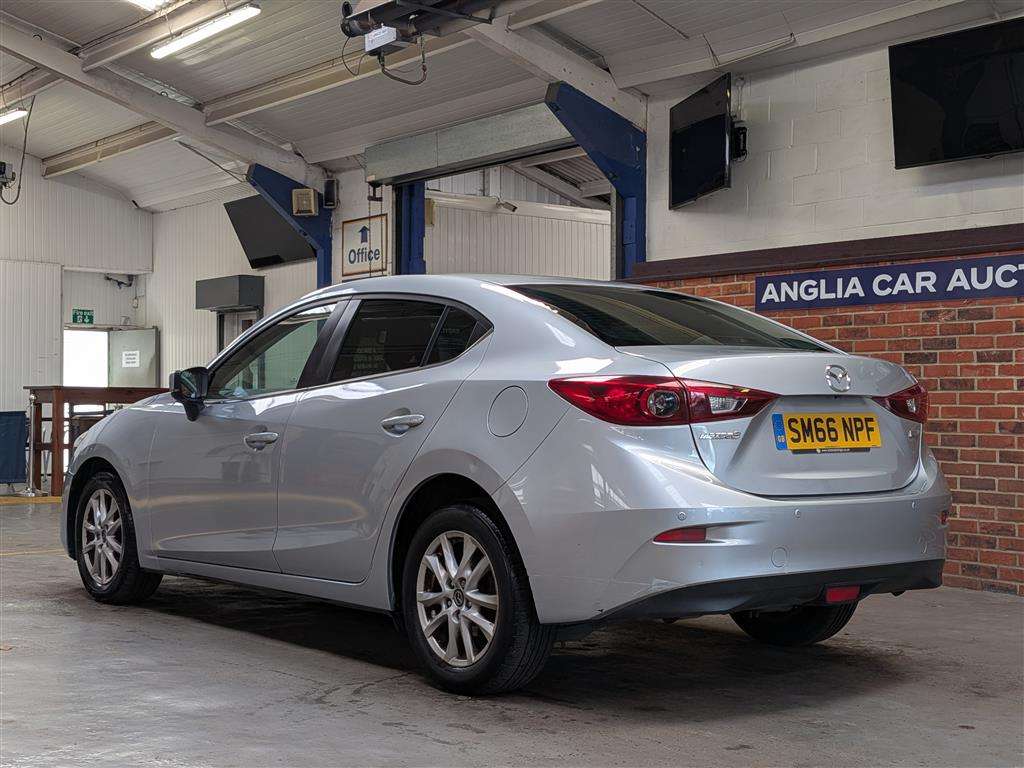 <p>2017 MAZDA 3 SE-L NAV</p>
